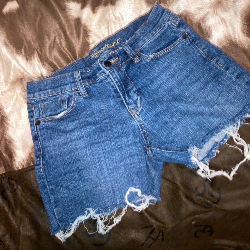 Size 1 but fit like a 0. Been worn once. And they’re quite short.